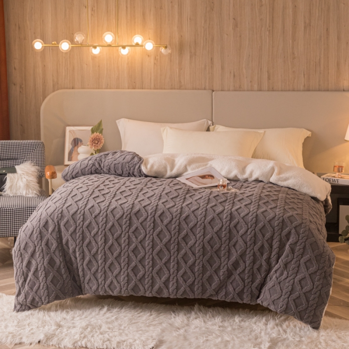 91家纺网 家纺一手货源 找家纺 简爱-2025舒棉绒羊羔绒单被套多功能毯 菱形茉格-儒雅灰