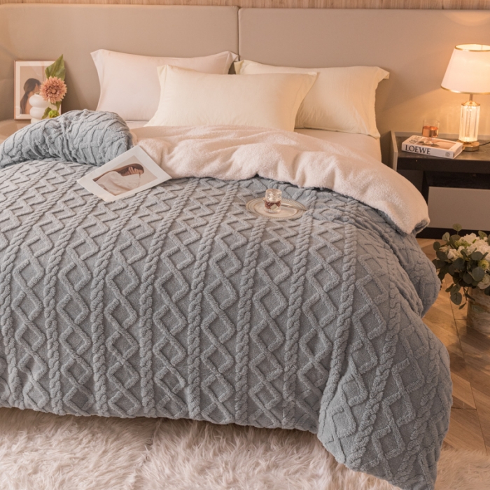 91家纺网 家纺一手货源 找家纺 简爱-2025舒棉绒羊羔绒单被套多功能毯 菱形茉格-绅士灰