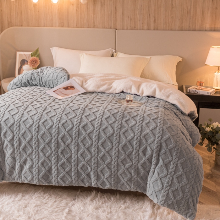 91家纺网 家纺一手货源 找家纺 简爱-2025舒棉绒羊羔绒单被套多功能毯 菱形茉格-绅士灰