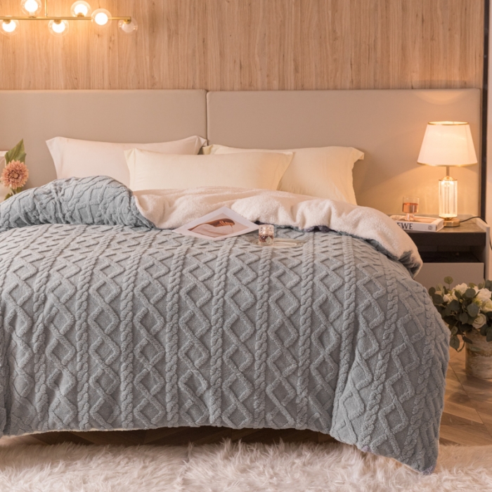 91家纺网 家纺一手货源 找家纺 简爱-2025舒棉绒羊羔绒单被套多功能毯 菱形茉格-绅士灰