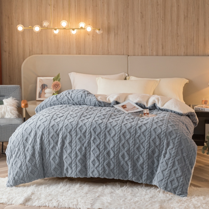 91家纺网 家纺一手货源 找家纺 简爱-2025舒棉绒羊羔绒单被套多功能毯 菱形茉格-雾霾蓝