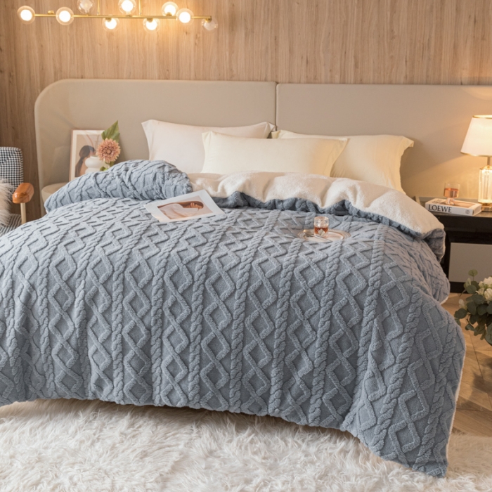 91家纺网 家纺一手货源 找家纺 简爱-2025舒棉绒羊羔绒单被套多功能毯 菱形茉格-雾霾蓝