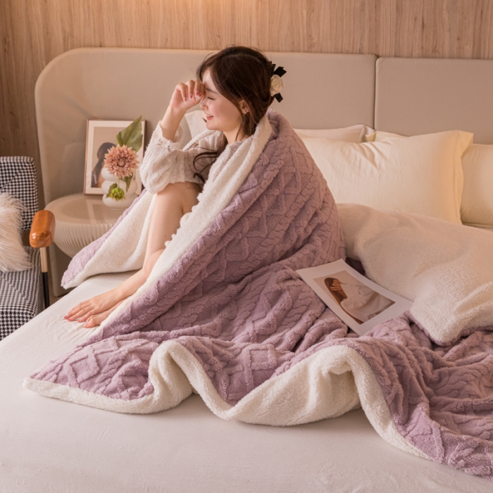 91家纺网 家纺一手货源 找家纺 简爱-2025舒棉绒羊羔绒单被套多功能毯 菱形茉格-香芋紫