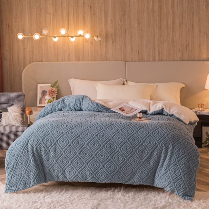 91家纺网 家纺一手货源 找家纺 简爱-2025舒棉绒羊羔绒单被套多功能毯 菱形苏格-暮色蓝