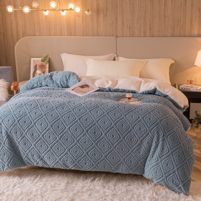 91家纺网 家纺一手货源 找家纺 简爱-2025舒棉绒羊羔绒单被套多功能毯 菱形苏格-暮色蓝