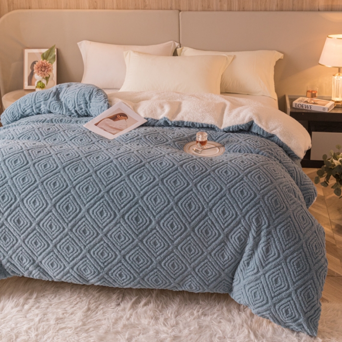91家纺网 家纺一手货源 找家纺 简爱-2025舒棉绒羊羔绒单被套多功能毯 菱形苏格-暮色蓝