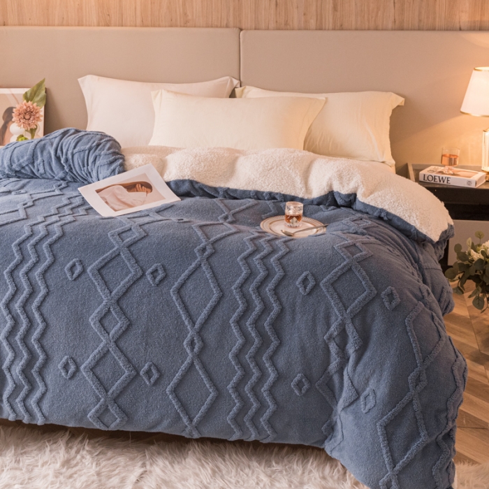 91家纺网 家纺一手货源 找家纺 简爱-2025舒棉绒羊羔绒单被套多功能毯 纹路菱形格-北卡蓝