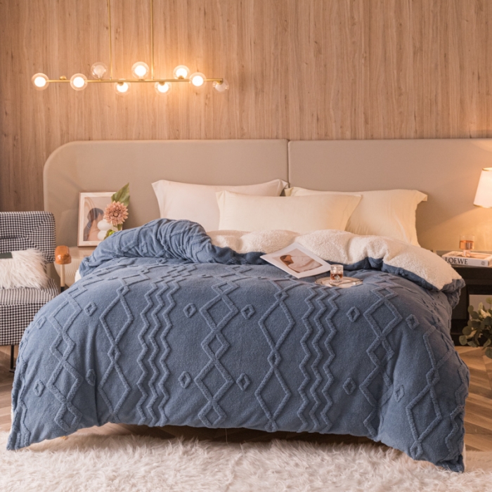 91家纺网 家纺一手货源 找家纺 简爱-2025舒棉绒羊羔绒单被套多功能毯 纹路菱形格-北卡蓝