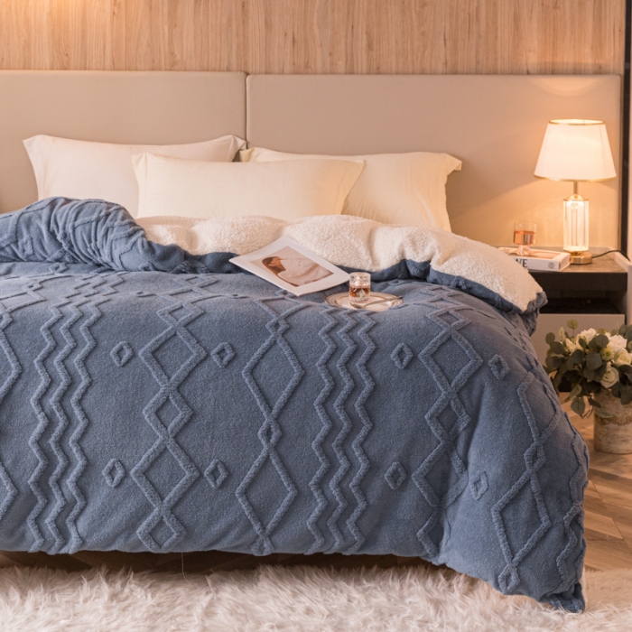 91家纺网 家纺一手货源 找家纺 简爱-2025舒棉绒羊羔绒单被套多功能毯 纹路菱形格-北卡蓝