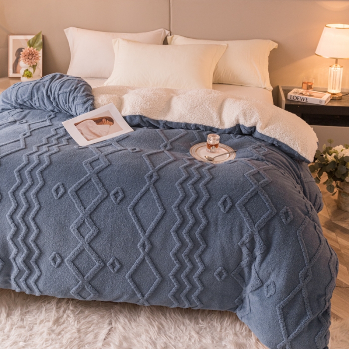 91家纺网 家纺一手货源 找家纺 简爱-2025舒棉绒羊羔绒单被套多功能毯 纹路菱形格-北卡蓝