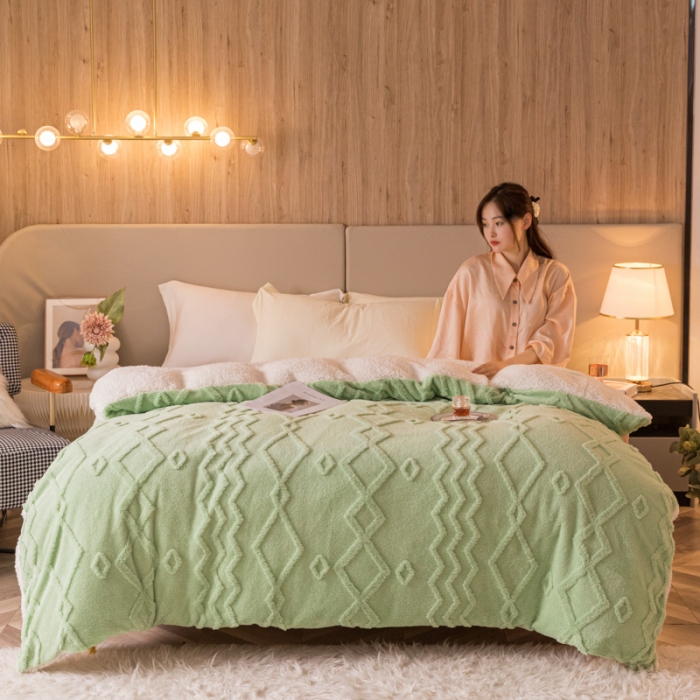 91家纺网 家纺一手货源 找家纺 简爱-2025舒棉绒羊羔绒单被套多功能毯 纹路菱形格-海藻绿