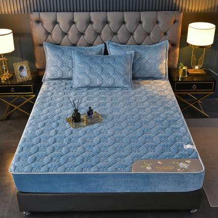 91家纺网 家纺一手货源 找家纺 （总）小牛席业 2022新款牛奶绒夹棉床笠-绣球花开