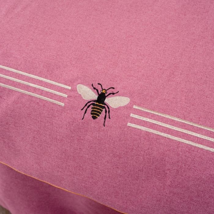 91家纺网 家纺一手货源 找家纺 莉人坊 2023彩棉麻美容床罩-小蜜蜂 小蜜蜂酒红