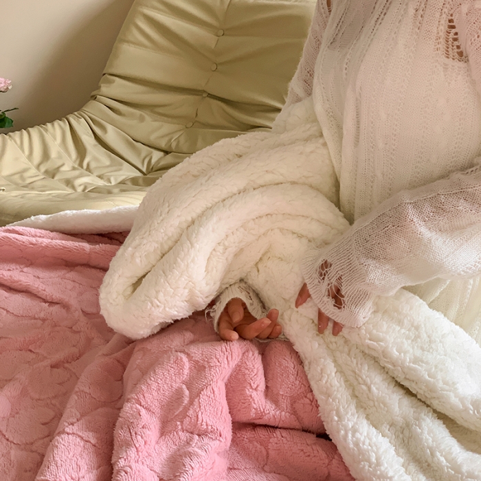 91家纺网 家纺一手货源 找家纺 昔可家纺 2022新款ins风纯色保暖塔塔绒多功能毛毯 爱心粉