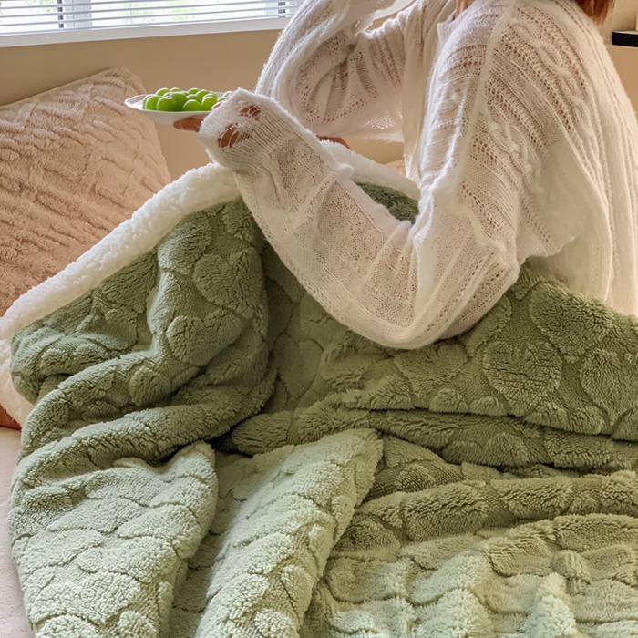 91家纺网 家纺一手货源 找家纺 昔可家纺 2022新款ins风纯色保暖塔塔绒多功能毛毯 爱心绿