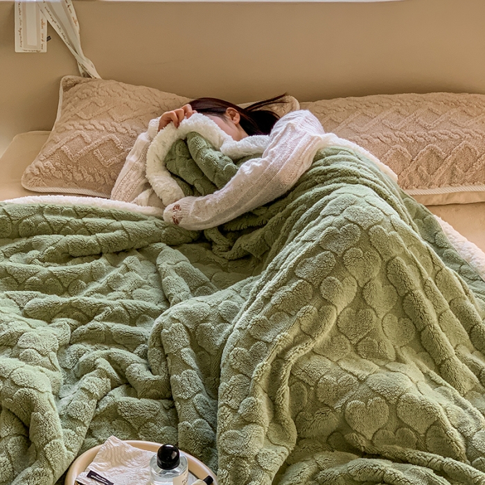91家纺网 家纺一手货源 找家纺 昔可家纺 2022新款ins风纯色保暖塔塔绒多功能毛毯 爱心绿
