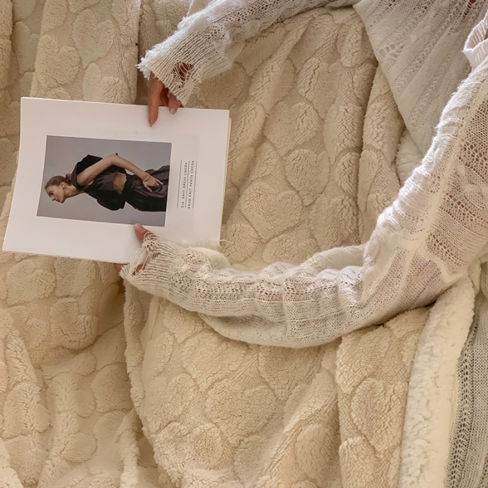 91家纺网 家纺一手货源 找家纺 昔可家纺 2022新款ins风纯色保暖塔塔绒多功能毛毯 爱心米色