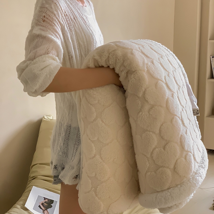 91家纺网 家纺一手货源 找家纺 昔可家纺 2022新款ins风纯色保暖塔塔绒多功能毛毯 爱心米色