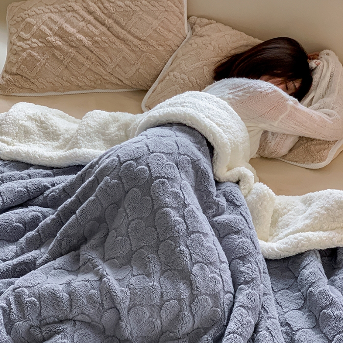91家纺网 家纺一手货源 找家纺 昔可家纺 2022新款ins风纯色保暖塔塔绒多功能毛毯 爱心雾霾蓝