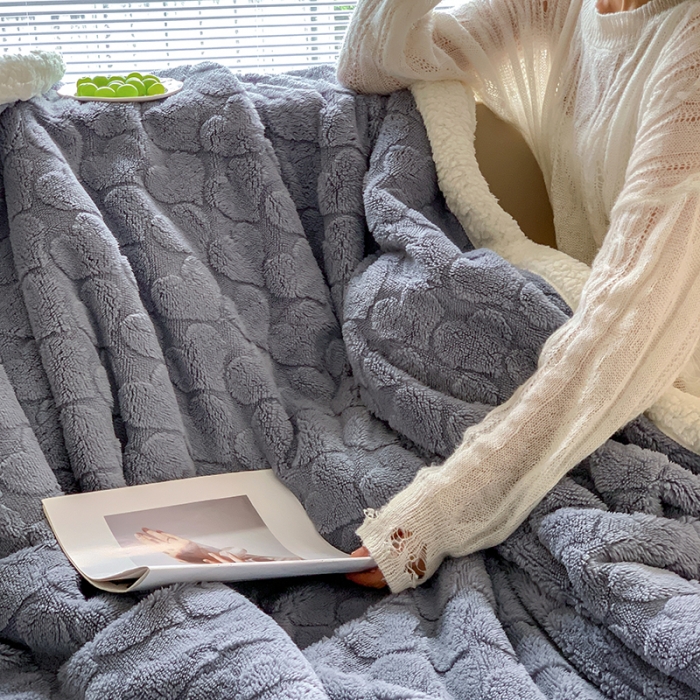 91家纺网 家纺一手货源 找家纺 昔可家纺 2022新款ins风纯色保暖塔塔绒多功能毛毯 爱心雾霾蓝
