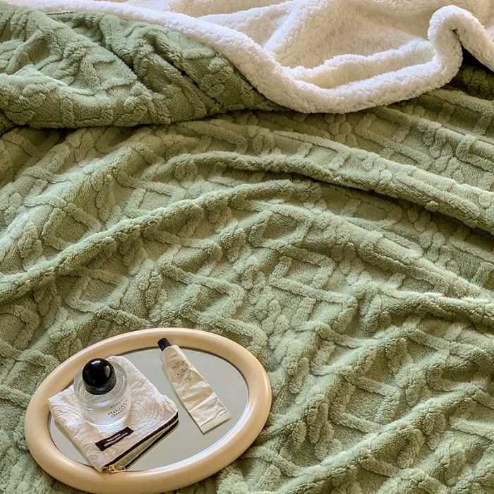 91家纺网 家纺一手货源 找家纺 昔可家纺 2022新款ins风纯色保暖塔塔绒多功能毛毯 波纹绿