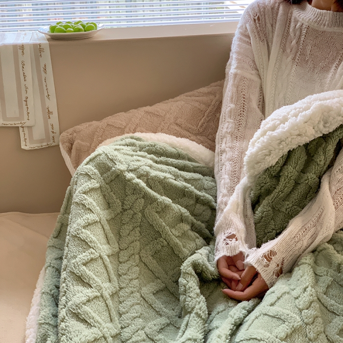 91家纺网 家纺一手货源 找家纺 昔可家纺 2022新款ins风纯色保暖塔塔绒多功能毛毯 波纹绿
