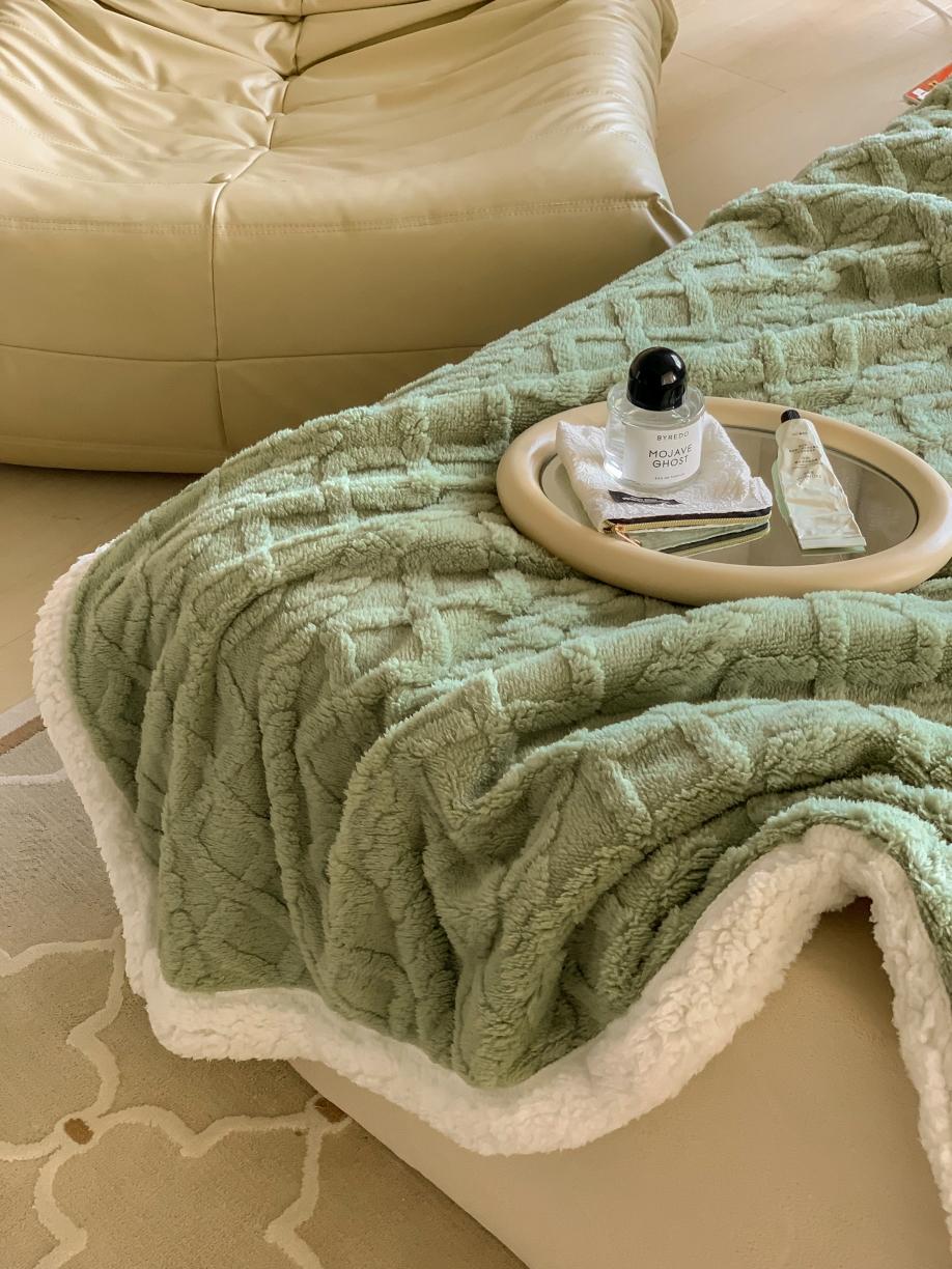91家纺网 家纺一手货源 找家纺 昔可家纺 2022新款ins风纯色保暖塔塔绒多功能毛毯 波纹绿