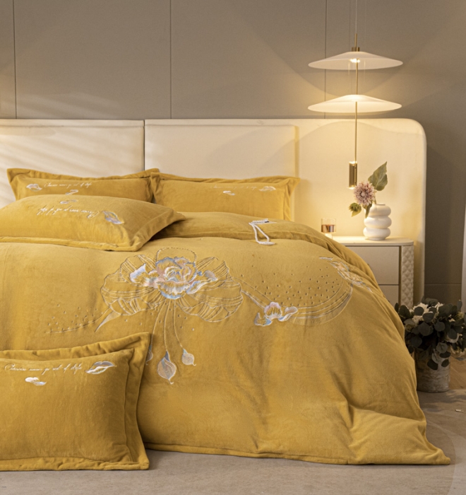 91家纺网 家纺一手货源 找家纺 凡客 2022新款亲肤牛奶绒四件套-倩影系列 黄