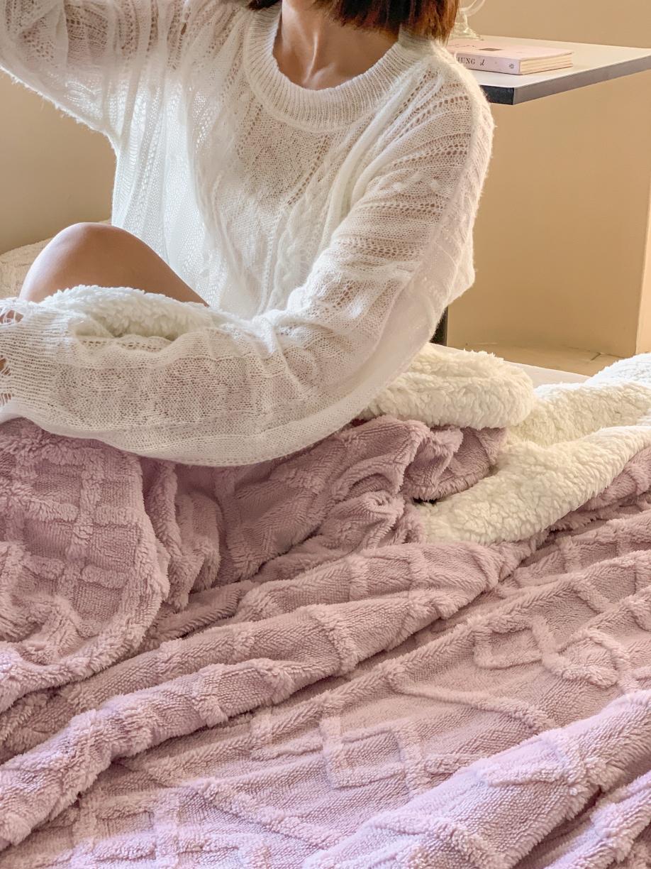 91家纺网 家纺一手货源 找家纺 昔可家纺 2022新款ins风纯色保暖塔塔绒多功能毛毯 波纹紫