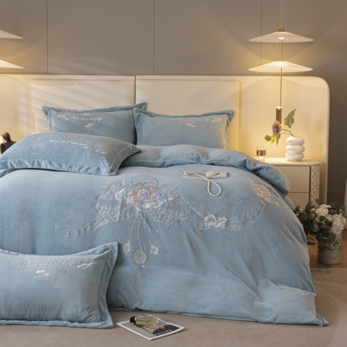 91家纺网 家纺一手货源 找家纺 凡客 2022新款亲肤牛奶绒四件套-倩影系列 梵星绿