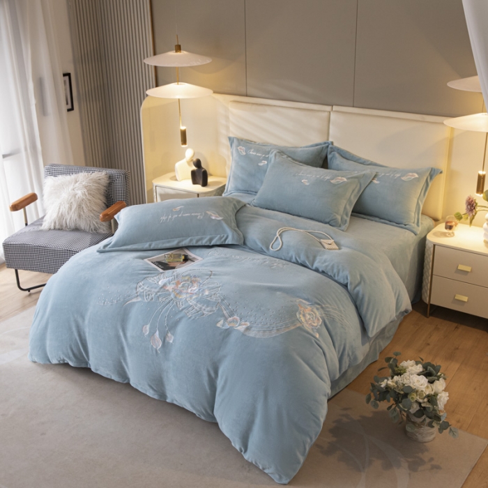 91家纺网 家纺一手货源 找家纺 凡客 2022新款亲肤牛奶绒四件套-倩影系列 梵星绿