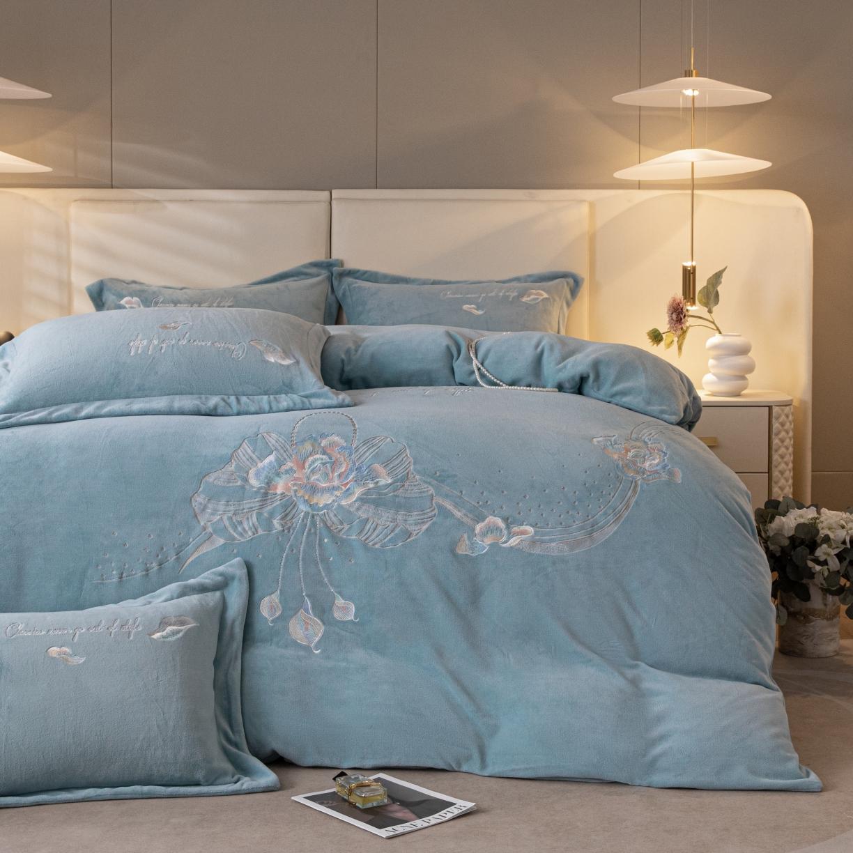 91家纺网 家纺一手货源 找家纺 凡客 2022新款亲肤牛奶绒四件套-倩影系列 梵星绿