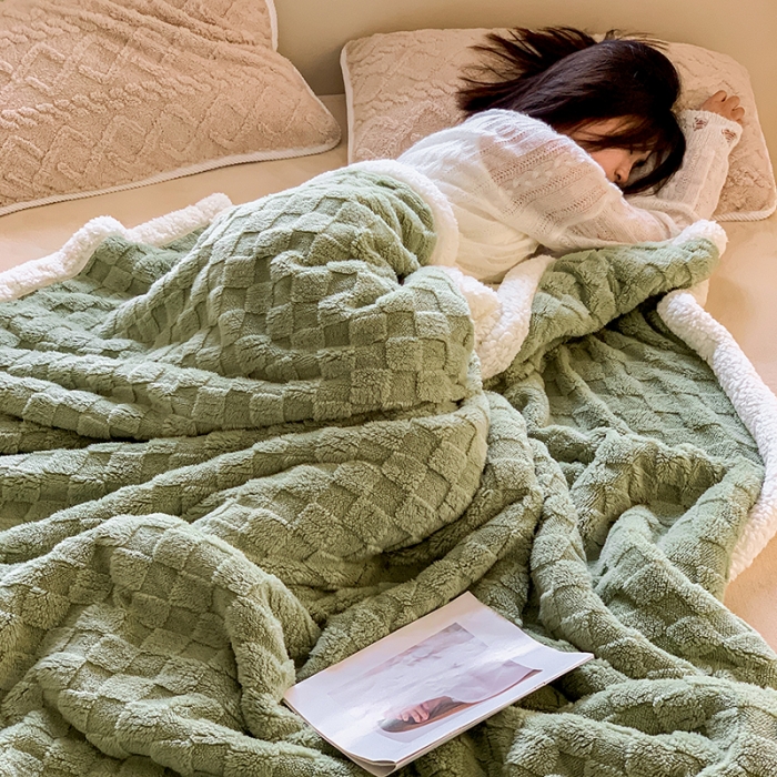 91家纺网 家纺一手货源 找家纺 昔可家纺 2022新款ins风纯色保暖塔塔绒多功能毛毯 棋盘格绿