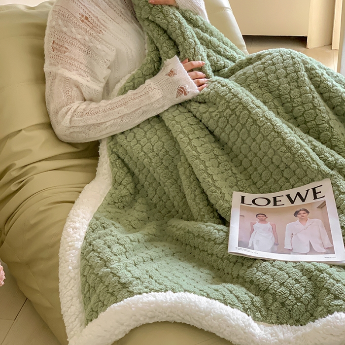91家纺网 家纺一手货源 找家纺 昔可家纺 2022新款ins风纯色保暖塔塔绒多功能毛毯 小波点绿