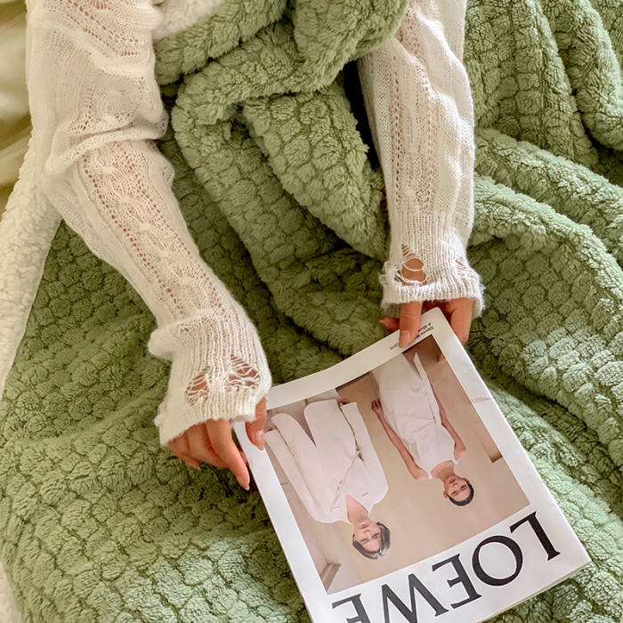 91家纺网 家纺一手货源 找家纺 昔可家纺 2022新款ins风纯色保暖塔塔绒多功能毛毯 小波点绿