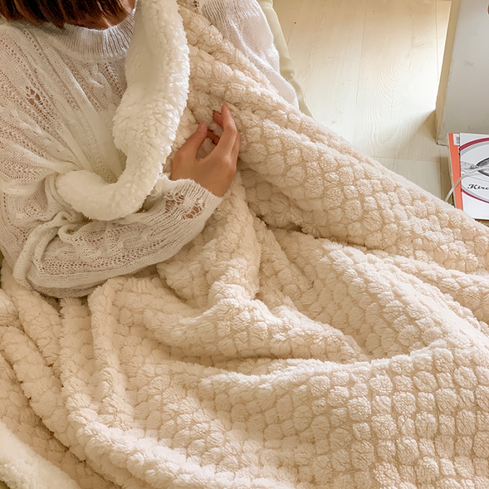 91家纺网 家纺一手货源 找家纺 昔可家纺 2022新款ins风纯色保暖塔塔绒多功能毛毯 小波点米