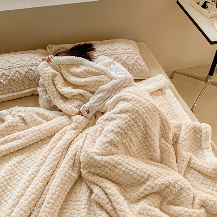 91家纺网 家纺一手货源 找家纺 昔可家纺 2022新款ins风纯色保暖塔塔绒多功能毛毯 小波点米