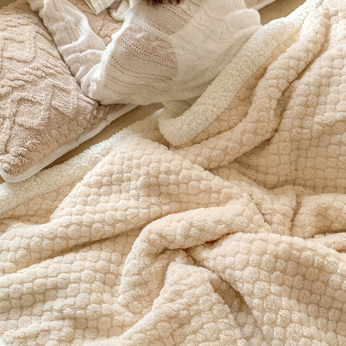 91家纺网 家纺一手货源 找家纺 昔可家纺 2022新款ins风纯色保暖塔塔绒多功能毛毯 小波点米