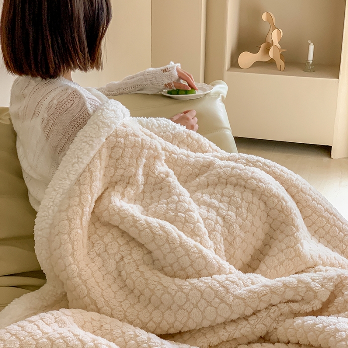 91家纺网 家纺一手货源 找家纺 昔可家纺 2022新款ins风纯色保暖塔塔绒多功能毛毯 小波点米