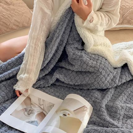 昔可家纺 2022新款ins风纯色保暖塔塔绒多功能毛毯 小波点雾霾蓝