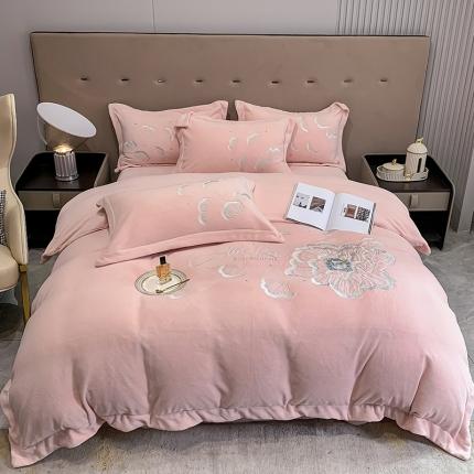 91家纺网 家纺一手货源 找家纺 总芯贝儿2022轻奢加厚保暖雕花牛奶绒绣花宝宝法莱绒四件套