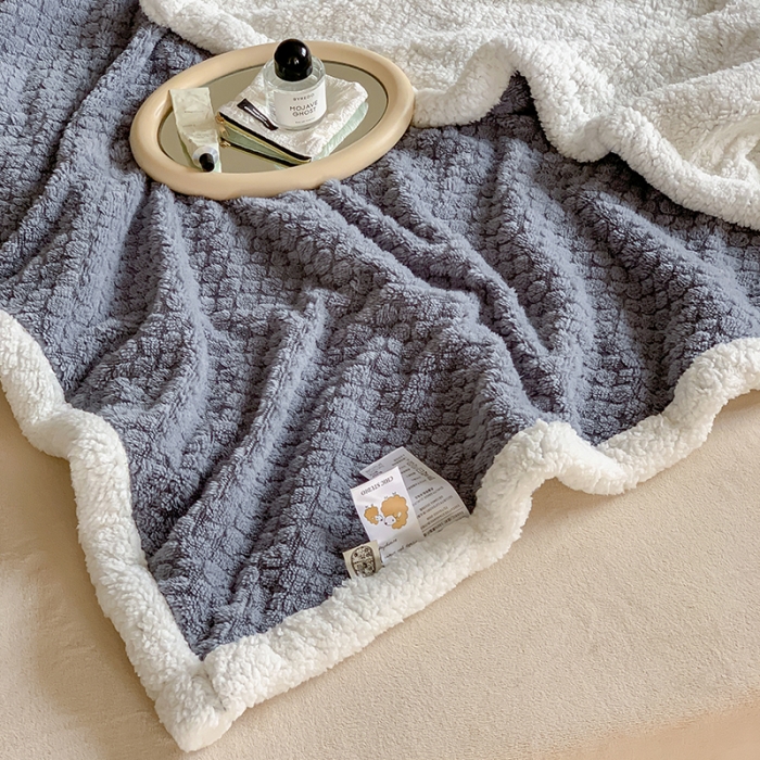 91家纺网 家纺一手货源 找家纺 昔可家纺 2022新款ins风纯色保暖塔塔绒多功能毛毯 小波点雾霾蓝