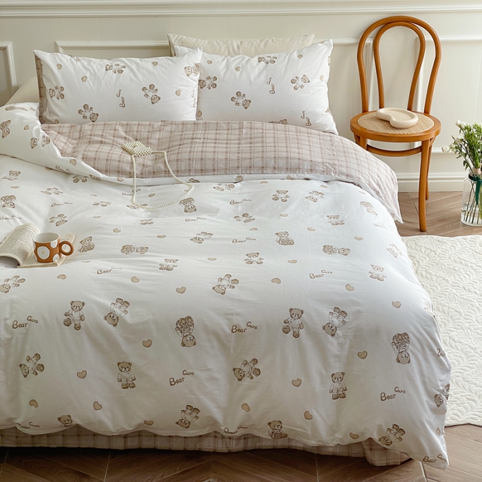 91家纺网 家纺一手货源 找家纺 昔可家纺 2022新款仙女风全棉爱丽丝系列印花四件套 爱心小咖熊