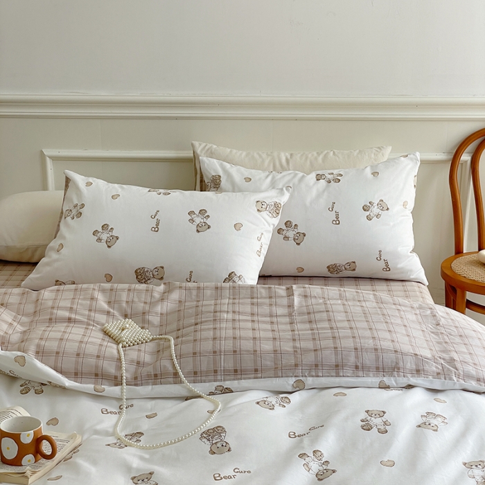 91家纺网 家纺一手货源 找家纺 昔可家纺 2022新款仙女风全棉爱丽丝系列印花四件套 爱心小咖熊