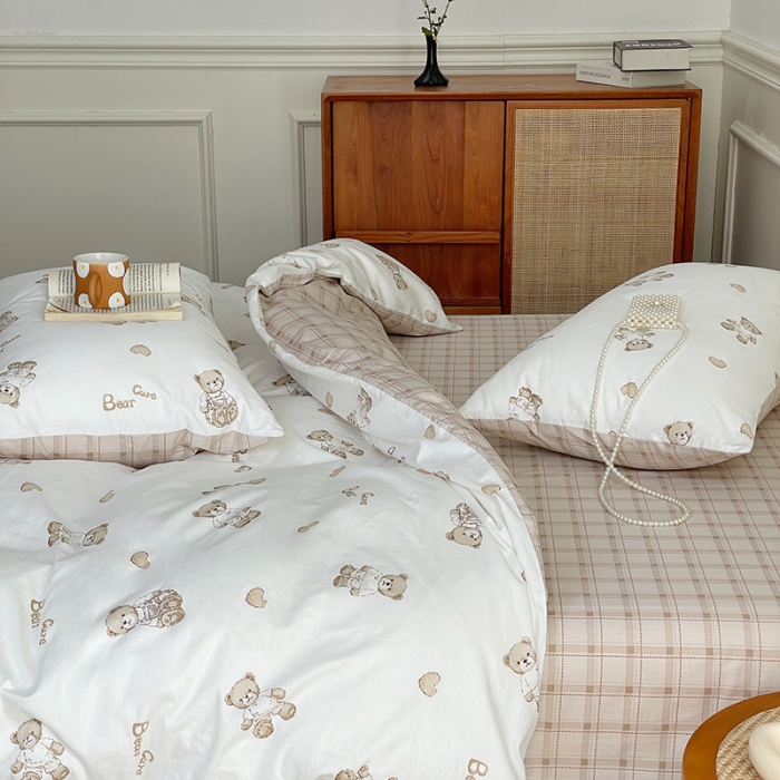 91家纺网 家纺一手货源 找家纺 昔可家纺 2022新款仙女风全棉爱丽丝系列印花四件套 爱心小咖熊