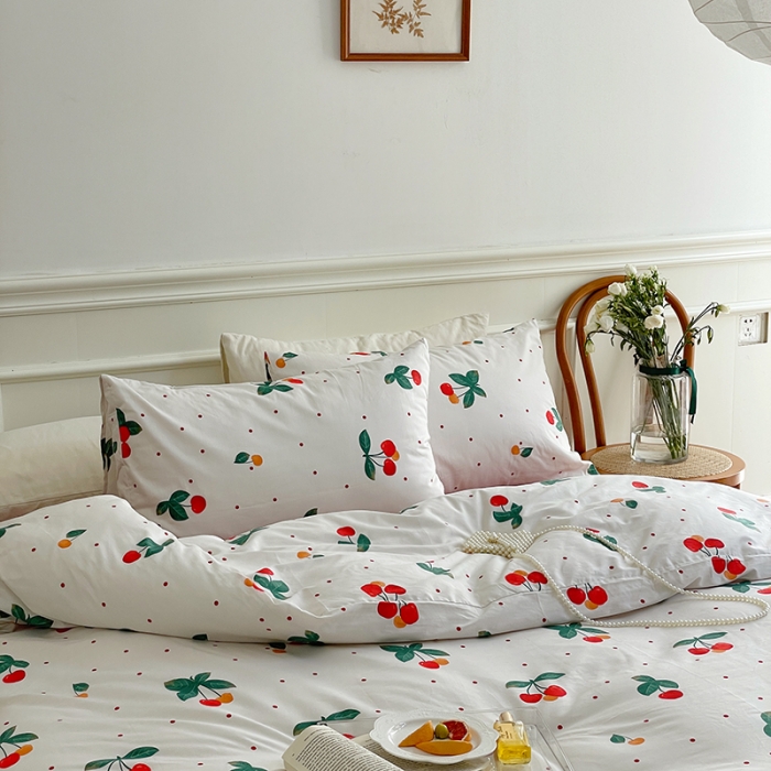 91家纺网 家纺一手货源 找家纺 昔可家纺 2022新款仙女风全棉爱丽丝系列印花四件套 车厘子红