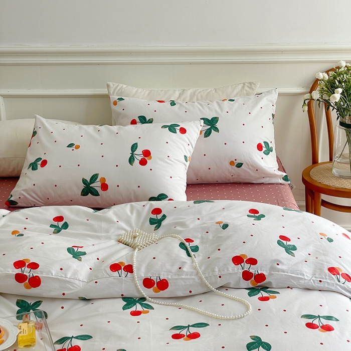 91家纺网 家纺一手货源 找家纺 昔可家纺 2022新款仙女风全棉爱丽丝系列印花四件套 车厘子红