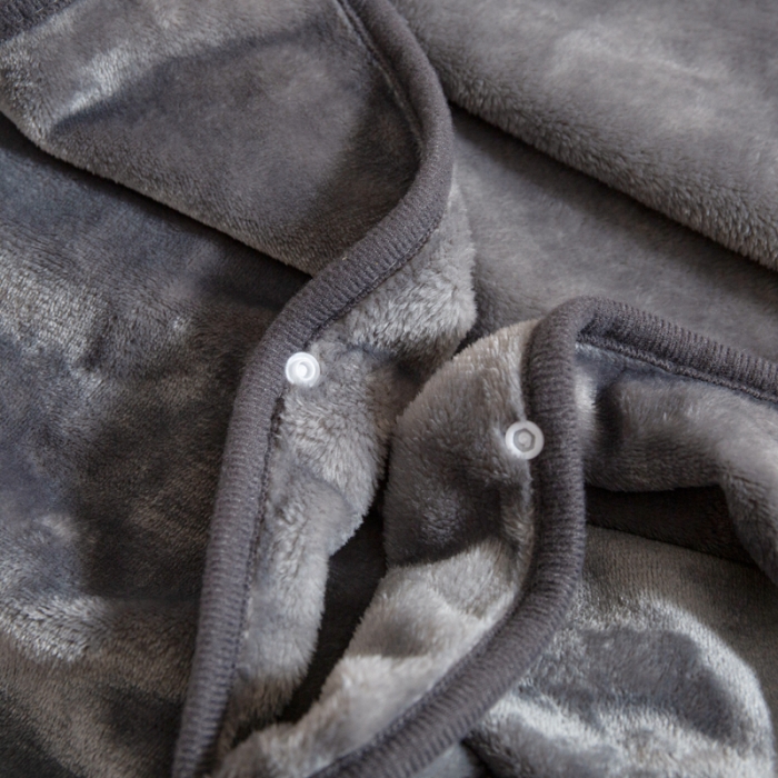 91家纺网 家纺一手货源 找家纺 卡琪曼 2022新款纯色双层牛奶绒复合披肩毯 灰色