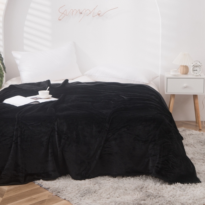 91家纺网 家纺一手货源 找家纺 卡琪曼 2023新款纯色加厚牛奶绒法兰绒毛毯子办公室午睡盖毯 黑色