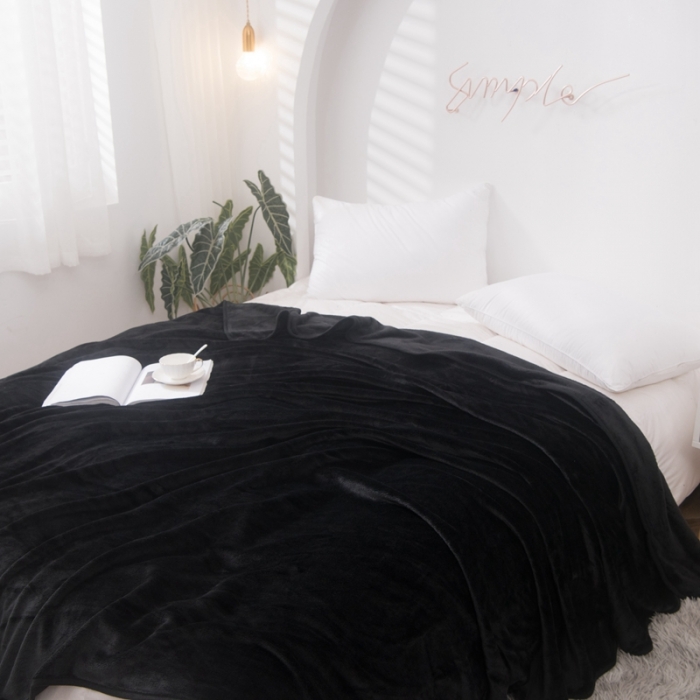 91家纺网 家纺一手货源 找家纺 卡琪曼 2023新款纯色加厚牛奶绒法兰绒毛毯子办公室午睡盖毯 黑色